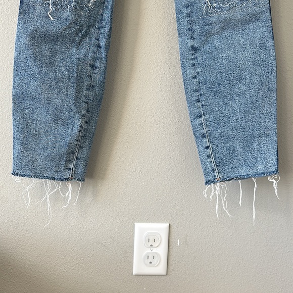 Good American Good Curve Women's Distressed Light Wash Jeans 8/29 - Picture 5 of 14